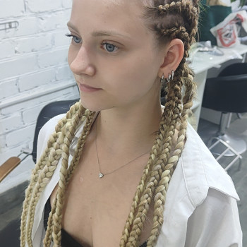 Плетіння, Афрокоси
                    Перукар-колорист Анна Кременчук