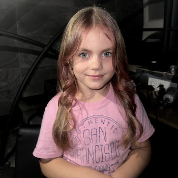 Кольорові пасма

⏳Тривалість роботи 1:30

Записатись на стрижку можливо:
✅На сайті за посиланням на...