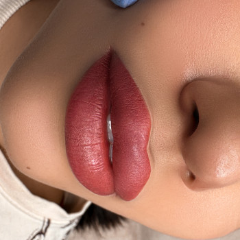 Перманент губ
                    Мастер перманентного макияжа Инна Бровары