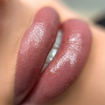 Перманент губ
                    Мастер перманентного макияжа Инна Бровары