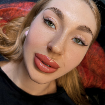 Перманент губ
                    Мастер перманентного макияжа Инна Бровары