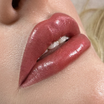 Перманент губ
                    Мастер перманентного макияжа Инна Бровары