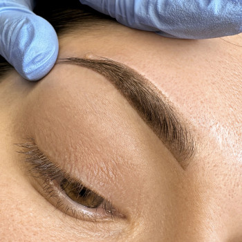 Перманент брів
                    Мастер перманентного макияжа Инна Бровары