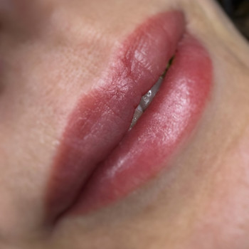 Перманентний макіяж губ