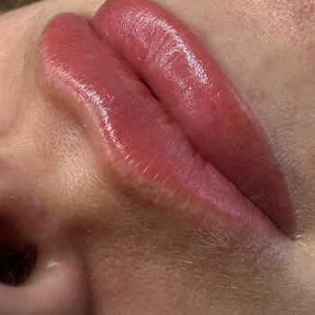 Перманентний макіяж губ