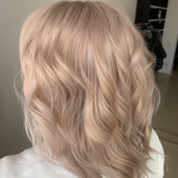 Фарбування волосся
                    Салон краси Beauty Bar Вінниця