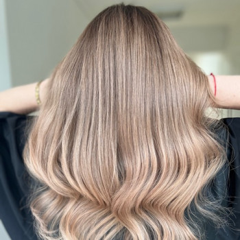 Фарбування волосся
                    Салон краси Beauty Bar Вінниця