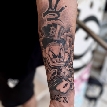 Тату для хлопців на передпліччі Скрудж Макдак, фото - Тату салон TATTOO LAMARCH