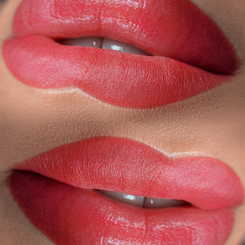 Акварельные губы