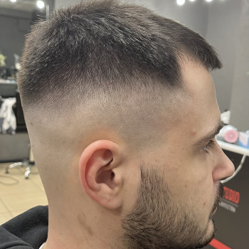 Чоловіча стрижка
                    Салон красоты Your Style Киев