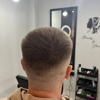 Чоловіча стрижка
                    Салон красоты Your Style Киев