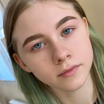 Фарбування брів