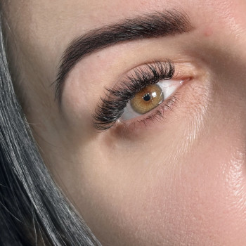 Графічне фарбування брів