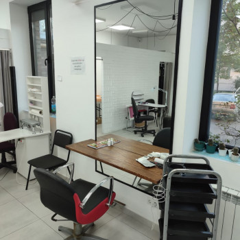 Пропонуємо обладнане робоче місце для оренди майстрам-перукарям