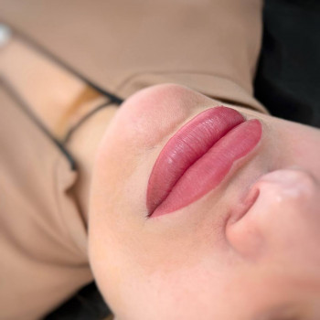 Татуаж губ
                    Мастер перманентного макияжа Анастасия Днепр