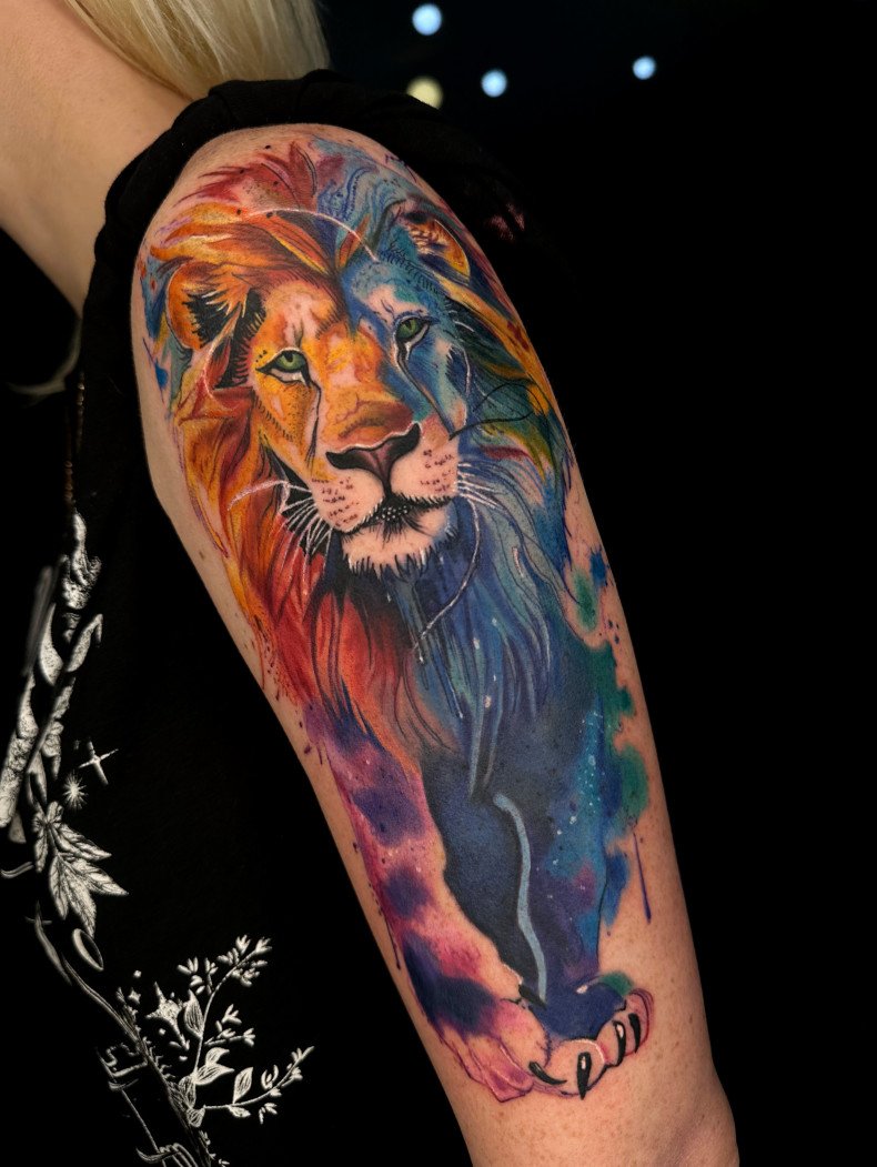 Для дівчат на руці плечі, фото - Тату салон TATTOO044