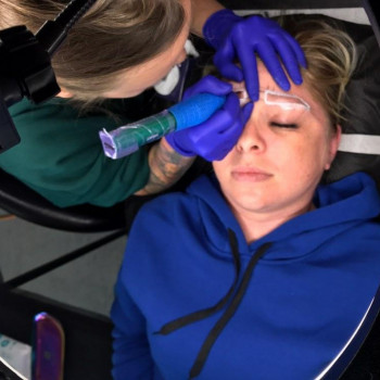 Перманент брів
   