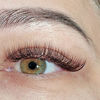 Нарощування вій