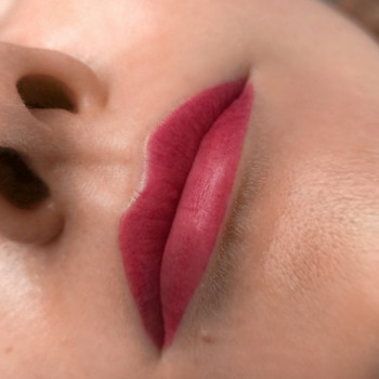 Пудровое напыление губ в технике Помадный прокрас, фото - мастер перманентного макияжа Елена Ломоносова-Гойстер