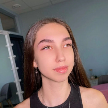 Коррекция та фарбування брів