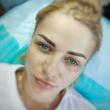 Пудрові брівки для блондинки
   