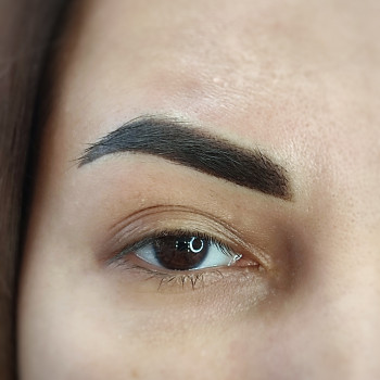 Будрові брівки для брюнетки