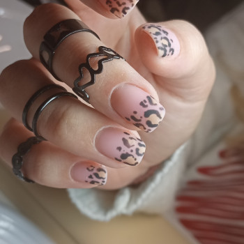 Дизайн
                    Майстер манікюру Наталя Київ