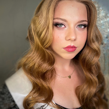 Макіяж і локони для випускниці