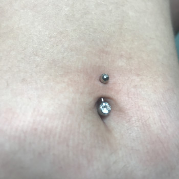 Пирсинг пупка
                    Майстер з пірсингу Александра Київ