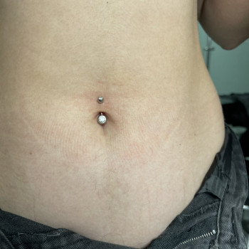 Пирсинг пупка
                    Майстер з пірсингу Александра Київ