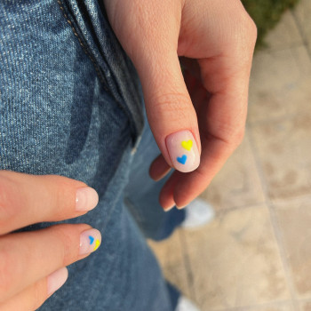 Манікюр з покриттям гель лак 
   