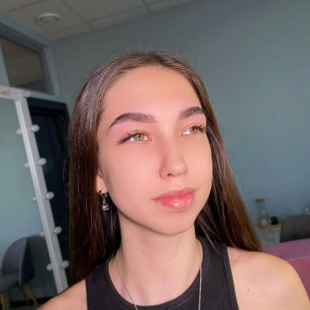 Корекція та фарбування брів