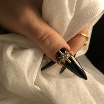 Нарощування нігтів
                    Мастер маникюра Виктория Киев