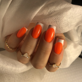 Нарощування нігтів
                    Мастер маникюра Виктория Киев