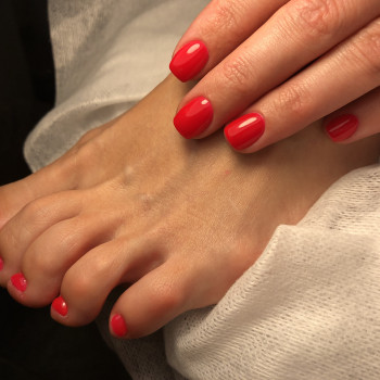 Педикюр
                    Майстер манікюру Виктория Київ