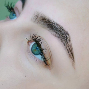 Фарбування брів з корекцією
 