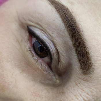 Перманентний макіяж брів
                    Мастер перманентного макияжа Діляра Киев