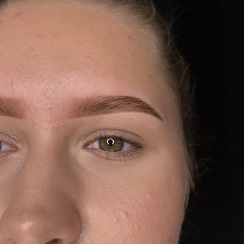 Корекція та фарбування брів