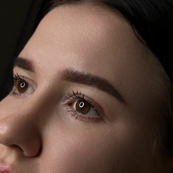 Корекція та фарбування брів