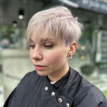 Стрижка та фарбування