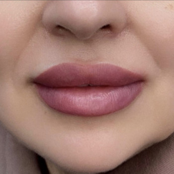 Татуаж губ
                    Мастер перманентного макияжа Лиана Бровары