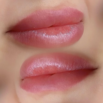 Татуаж губ
                    Мастер перманентного макияжа Лиана Бровары