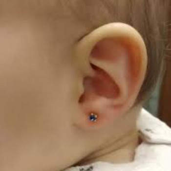 Прокол мочки вушка
                    Перукар-універсал Лариса Харків