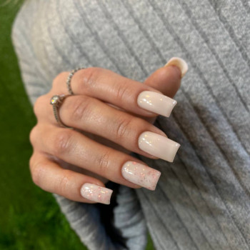 Манікюр з блискітками ніжний, фото - Салон краси Your Style