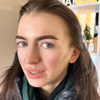 Корекція і фарбування брів