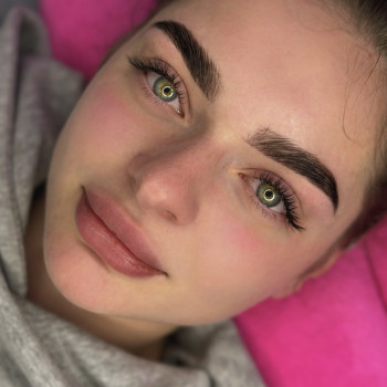 Нарощування вій 
Поєднання двох вигинів C та L, 2-3Д