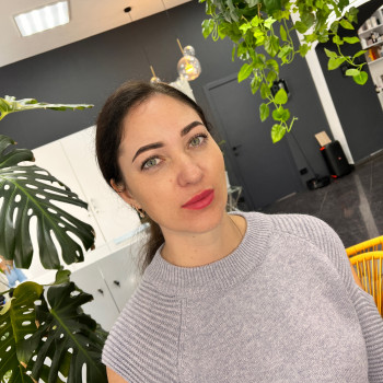 Корекція та фарбування брів