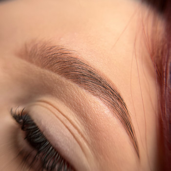 Фарбування брів