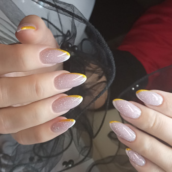 Нарощування нігтів
                    Майстер манікюру Наталя Київ