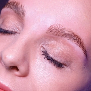 Ламінування брів (комплекс)
                    Бровист Юлия Киев